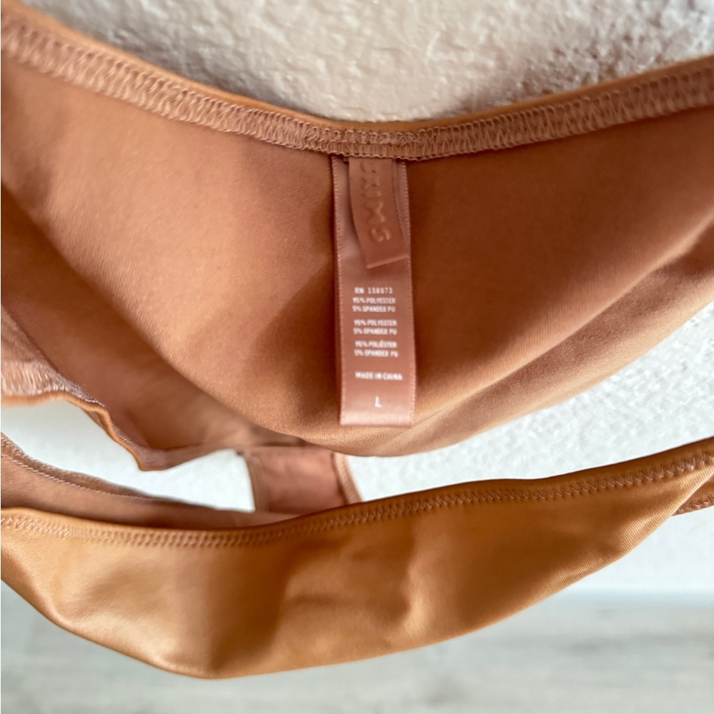 SKIMS  Wet Jersey Cutout One-Piece Bodysuit - Picture 4 of 9